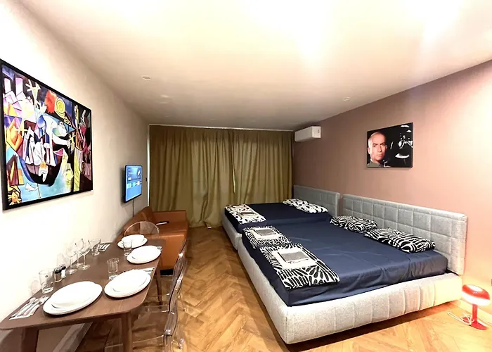 Miramar Front Family Deluxe No Swim Pool Access Lägenhet Slăntjev Brjag