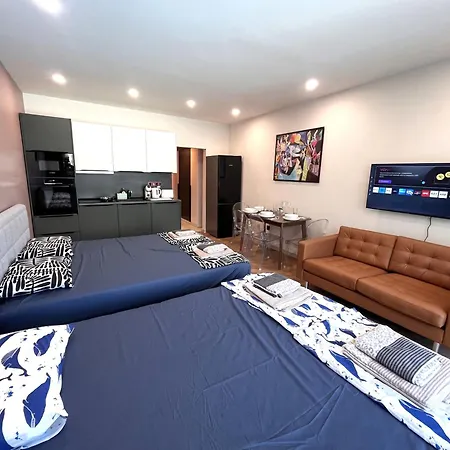 Apartmán Miramar Front Family Deluxe No Swim Pool Access *