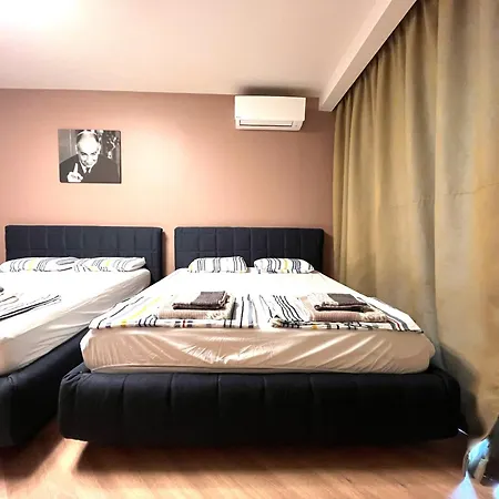 Miramar Front Self Catering Family Deluxe Apartment *