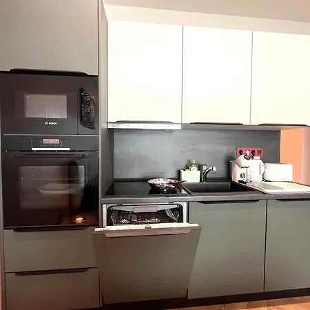 Miramar Front Family Deluxe No Swim Pool Access 써니비치