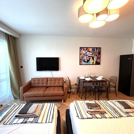 아파트 Miramar Front Family Deluxe No Swim Pool Access 써니비치