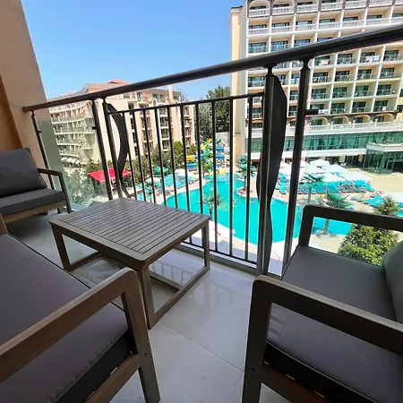 Miramar Front Self Catering Family Deluxe Apartment *